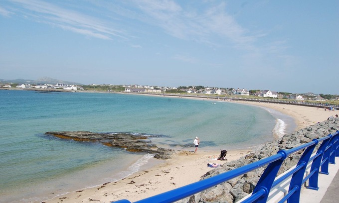Trearddur Bay Apartamento | Apartamento grande y moderno, espectaculares vistas al mar y uso de piscina cubierta climatizada