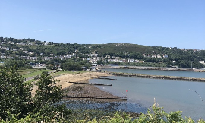 Goodwick Casa | Modern large family home - overlooking Fishguard Bay
