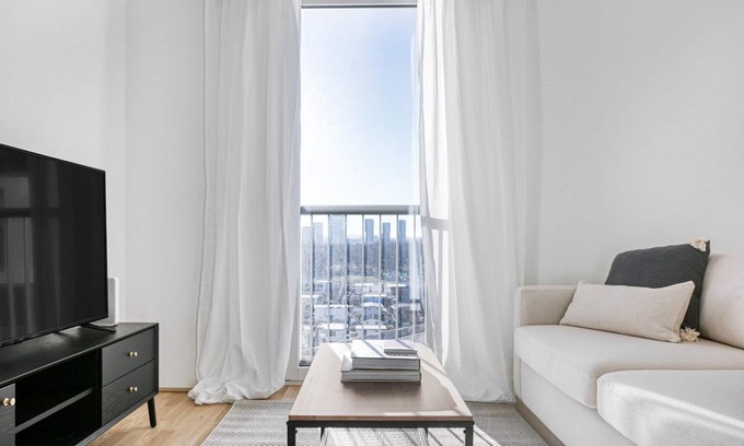 Vienna Apartamento | Modern Leopoldstadt 1BR w/ Rooftop & BBQ, near Metro U2, by Blueground