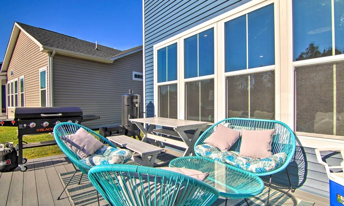 Lewes Casa | Modern Lewes Home w/ Deck, Grill + Pond View!