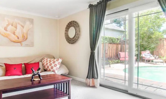 Shoreline West Casa | Modern little poolside house By Downtown Mountain View!