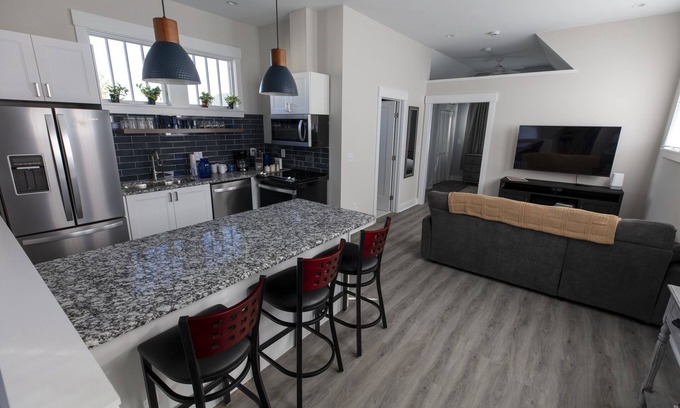 Belmont - Hillsboro Casa | Modern Loft in 12 South ~ Walk to Hot Spots