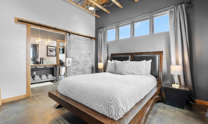 Butte Casa | Modern Loft ~ AC ~ Garage