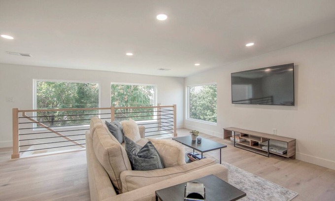 Columbus Park Casa | Modern Loft in 'Little Italy' - Minutes from Downtown KC
