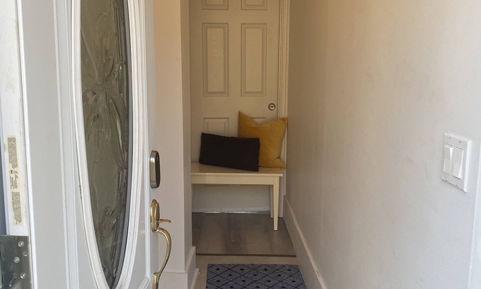 London Casa | Modern Loft Minutes to DT - 2Bed 2Bath