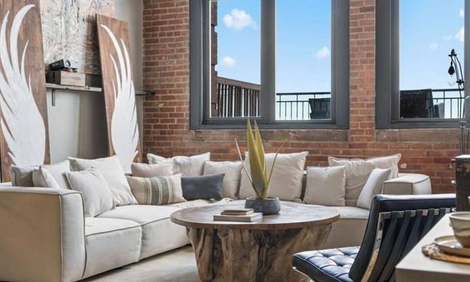 Downtown Cleveland Condominio | Modern Loft w/Private Terrace + Views of Lake Erie & Browns Stadium