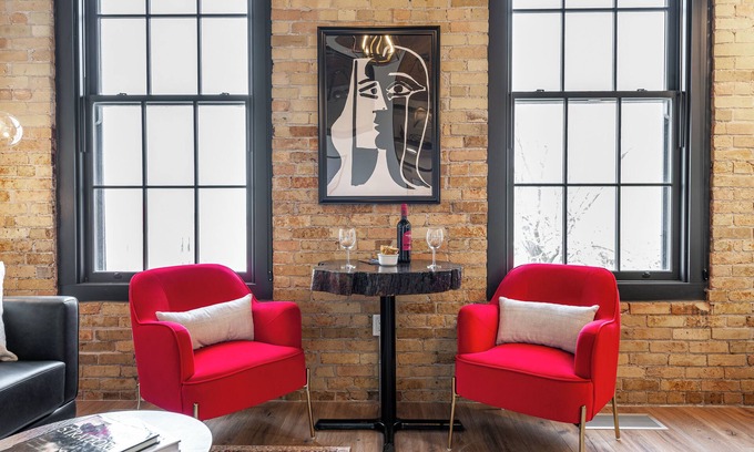 Stratford Condominio | Modern loft with rustic character steps to downtown Stratford