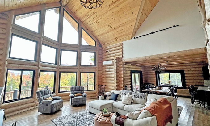 Conway Casa | Modern Log Home on the Kancamagus, Sleeps 18