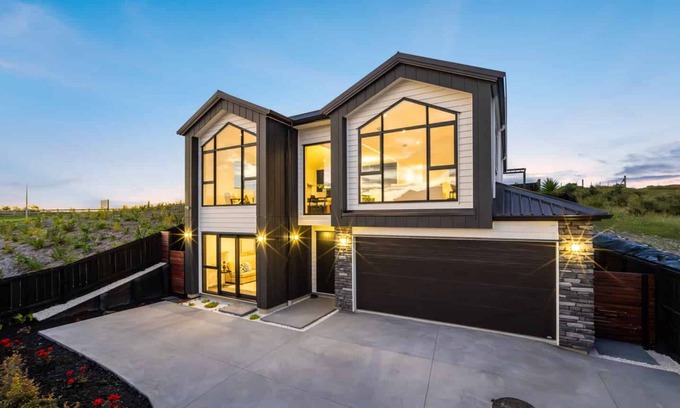 Long Bay Casa | Modern Long Bay comfort near beach and cafes.