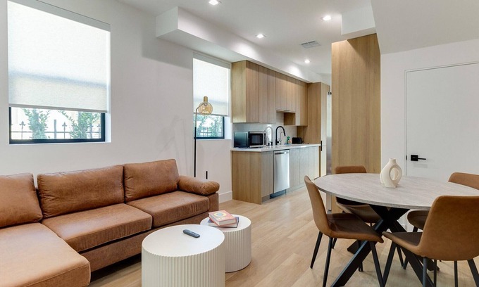 Los Angeles Casa | Modern Luxe Retreat Two-Bedroom