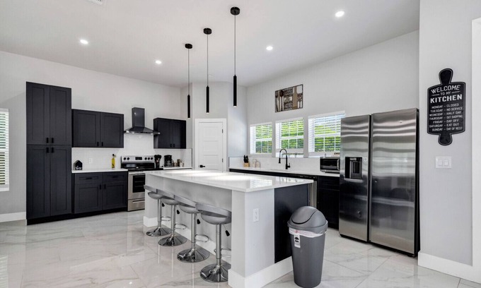 Alamo Heights Casa | Modern Luxe Retreat|Sleeps 12|Alamo Heights