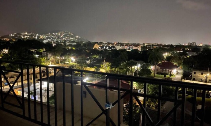 Barbican Apartamento | Modern Luxury 1BR Condo in Kingston