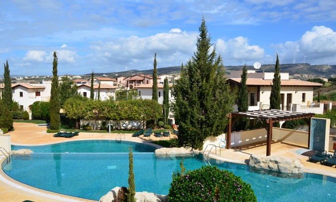 Aphrodite Hills Apartamento | Moderno y lujoso apartamento de 2 habitaciones y 2 baños con vistas a las piscinas