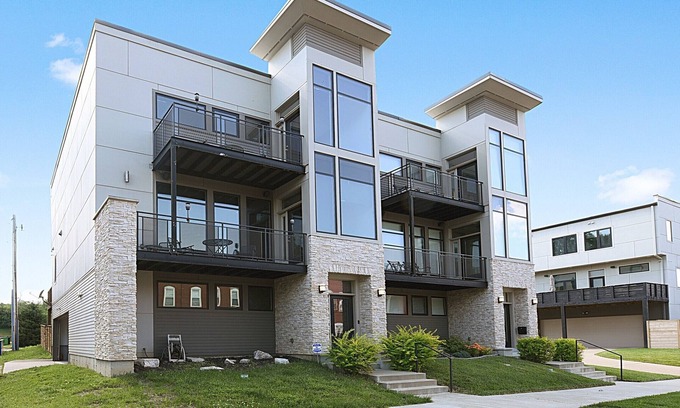 Lafayette Square Casa | Modern Luxury 3-Story Brand New Home in STL