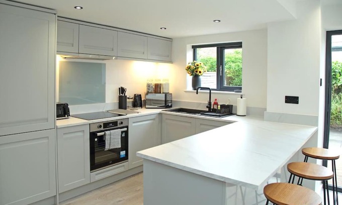 Macclesfield Casa | Modern Luxury 4 Bed House in the Heart of Macclesfield