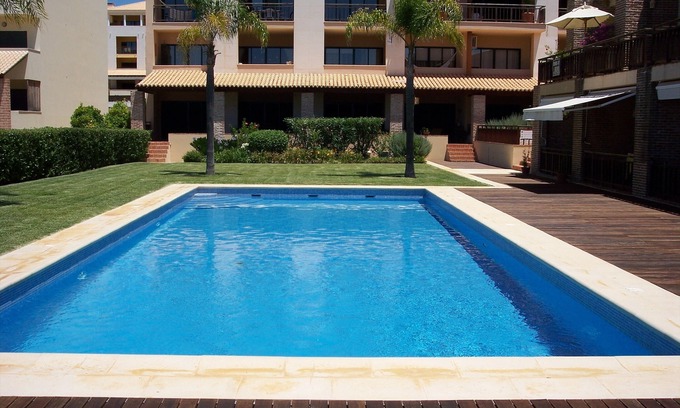 Vilamoura Villa | Impresionante villa semi adosada. WiFi gratis y SKY TV (películas y deportes) 4 minutos a Marina