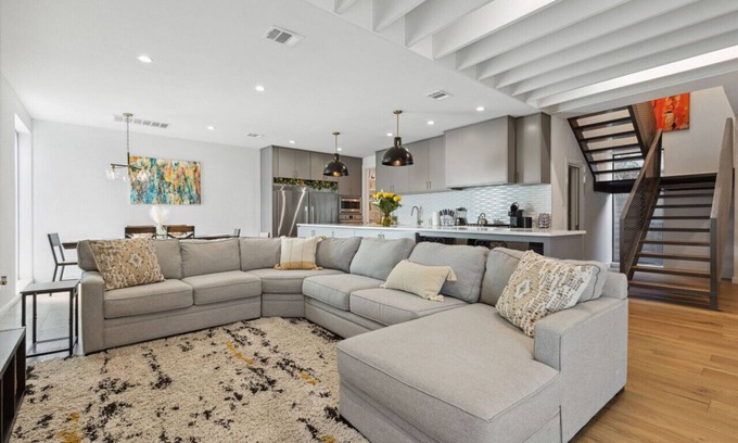 Old East Dallas Casa | Modern Luxury 4 Bedroom/4 Bath in the Heart of Dallas
