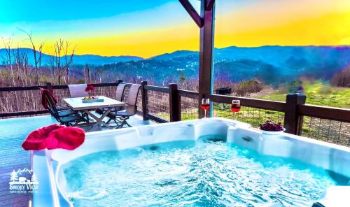 Gatlinburg - Pigeon Forge Casa | Modern Luxury-6 Bed 5 Bath CABIN AMAZING LOCATION & PRIVACY! -4 Miles to Gatlinburg-7 to Dollywood-Hot Tub-Fireplace-King Suits-Theater-Grill-Free Parking for 10 Vehicles-Fire pit-Fully Stocked Kitchen-"Smoky View Cabin"