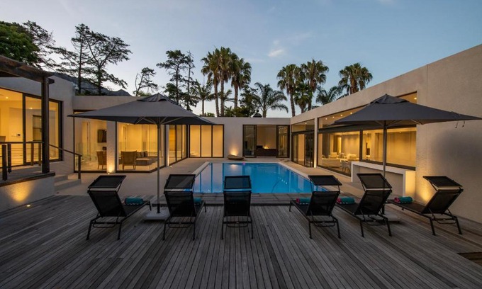 Steenberg Estate Casa | Modern luxury 6 bedroom home in Constantia