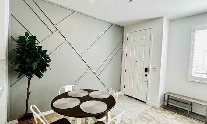 Natomas Creek Condominio | Modern Luxury Condo in North Natomas