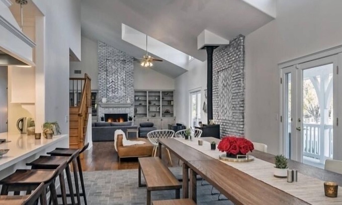 Ojai Otro | Serene Modern Farmhouse Retreat on 10acres -Yoga Studio -hosts 16