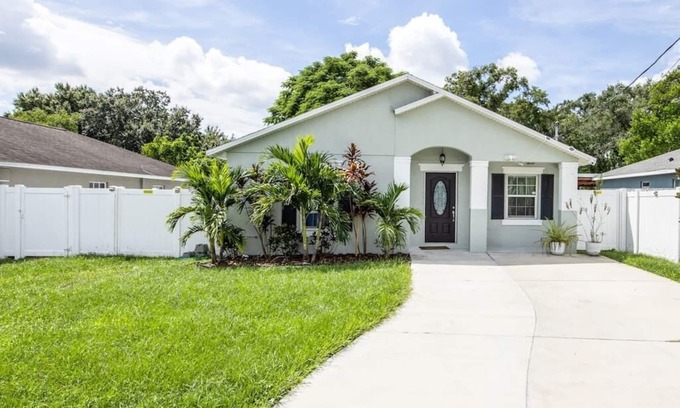 University Casa | Modern Luxury Home Located in Tampa!