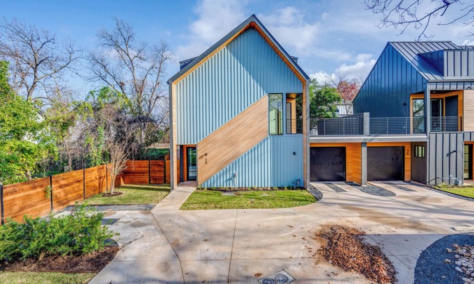 Govalle Casa | Modern Luxury in the Heart of Austin – 3BR/2.5BA with Huge Balcony