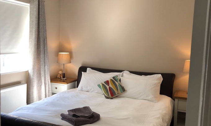 Riverstown Casa | Lujo moderno cerca de la ciudad de Cork. Grandes camas, duchas potentes, sala de vapor y gimnasio.
