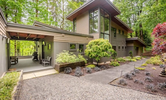 Marmot Casa | Modern Luxury Nestled in The Woods