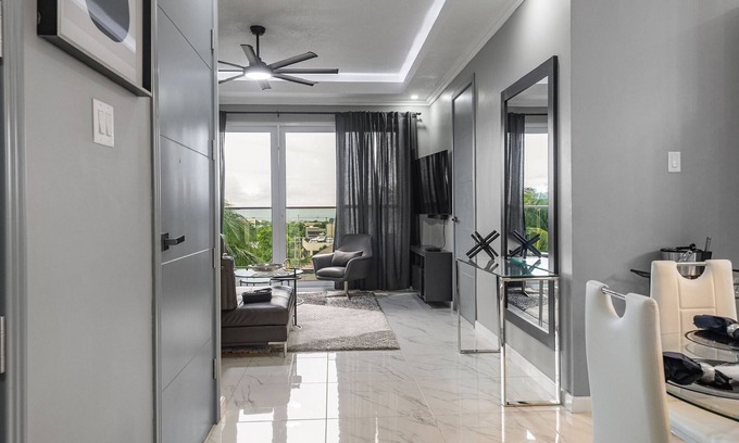 New Kingston Apartamento | Modern Luxury Penthouse, 24 Hrs Security, Gated Comm, Rooftop Pool, WI-FI, AC