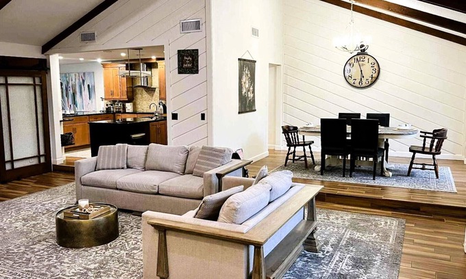 Longwood Casa | Modern Luxury Retreat - Bright, Cozy & Family-Ready near Orlando, FL