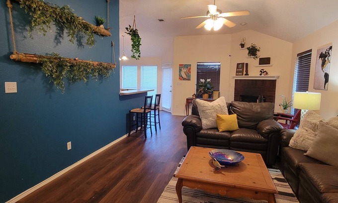 Denton Apartamento | Modern Luxury Room W/ Jacuzzi, Near TWU/UNT and Denton Square