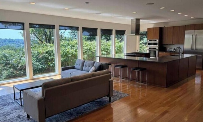 Morgantown Casa | Modern Luxury steps 0.4 mi from Stadium