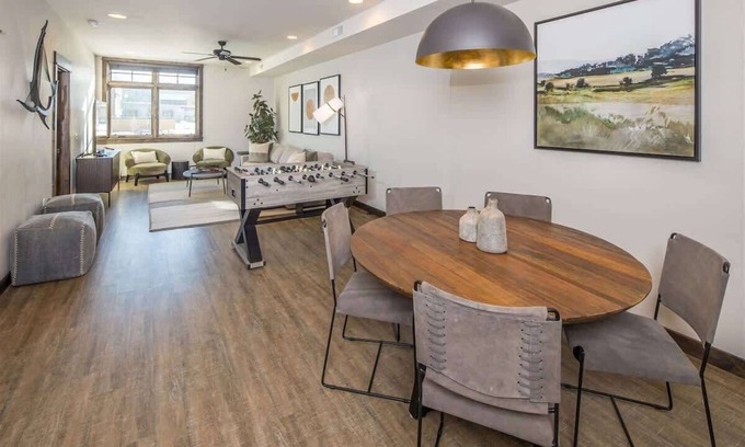 Big Sky Apartamento | Modern Luxury Two Bedroom Condo