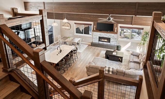 Tahoe Paradise Casa | Modern luxury Tahoe family home with hot tub + 2 king suites!