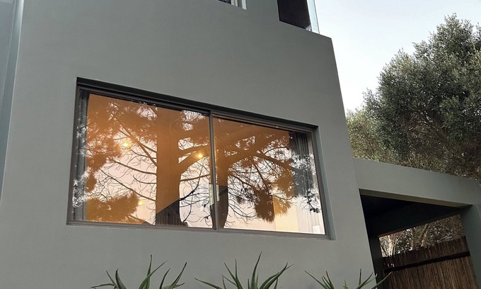Hermanus Heights Villa | Modern luxury villa in a safe sought after area. Stunning sea /Mountain View’s!