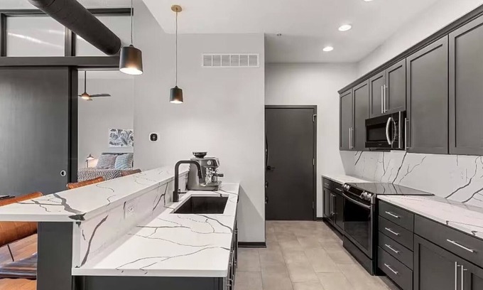 West Des Moines Condominio | Modern Luxury West Des Moines Condo