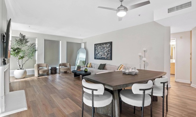 Marina del Rey Apartamento | Modern Marina: Chic Design & Coastal Comfort