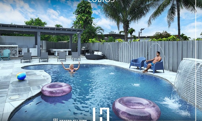 Miami Gardens Casa | Modern Miami Oasis: 4BR, Spa, Pool & Games