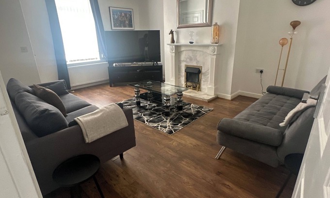 Blyth Casa | Modern Minimalist Spacious 3br Blyth Home