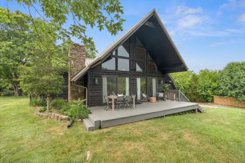 Leicester Casa | Modern Mountain Cabin by AvantStay Hot Tub