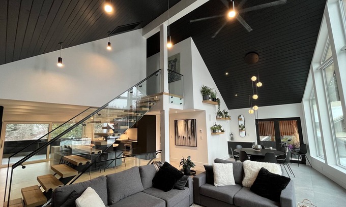 Whistler Cay Estates Casa | Modern mountain Chalet. Views, Hot Tub, Steam Room, Luxury!