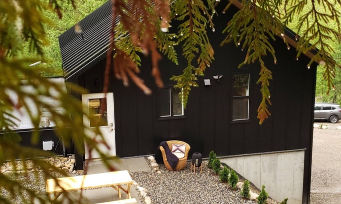 Silver Star Mountain Cama Y Desayuno | Modern Mountain Escape BnB Near Silver Star Mountain Ski Resort & Sovereign Lk