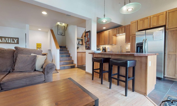 Mammoth Lakes Casa | Modern Mountain Haven - Walk to Slopes/Canyon Lodge