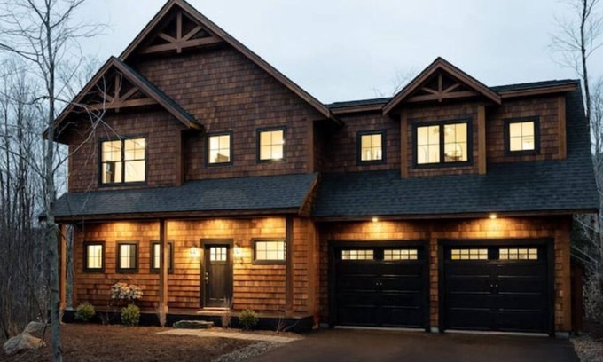 Lincoln Casa | Modern Mountain Riverfront Luxury Home