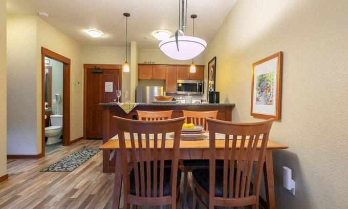 Olympic Valley Condominio | Modern Mountain Condo | Steps from Palisades Tahoe Lift + Village!