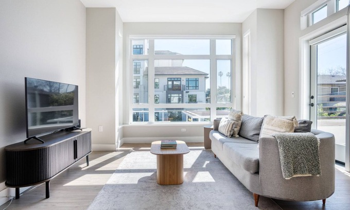 Sunnyvale West Apartamento | Modern Mountain View 1BR w/ Gym, Pool & W/D, nr 84 & 101, by Blueground