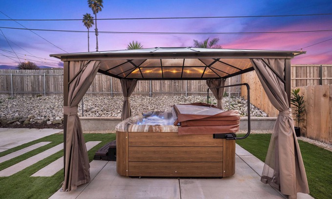 Lompoc Casa | Modern Mountain View home
