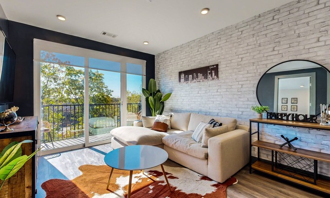 Rolling Mill Hill Condominio | Modern Muse downtown condo with private balcony, central AC, & rooftop lounge