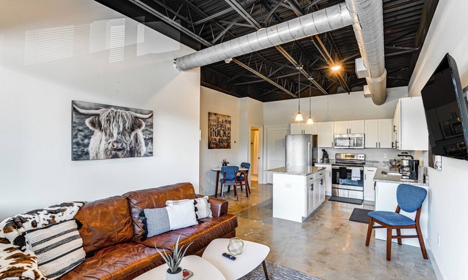 Nashville Condominio | Modern Nashville Condo: 5 Mi to Downtown!